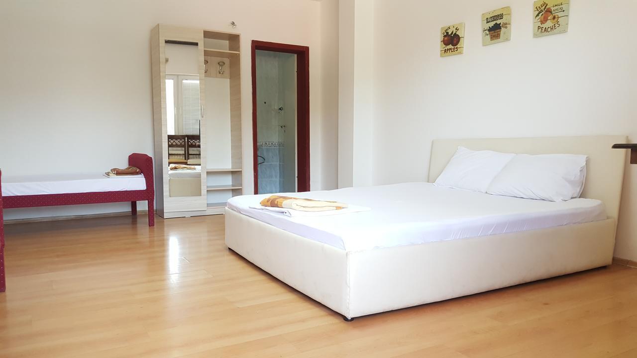 Art Theatre Caffe Hotel Struga Ngoại thất bức ảnh