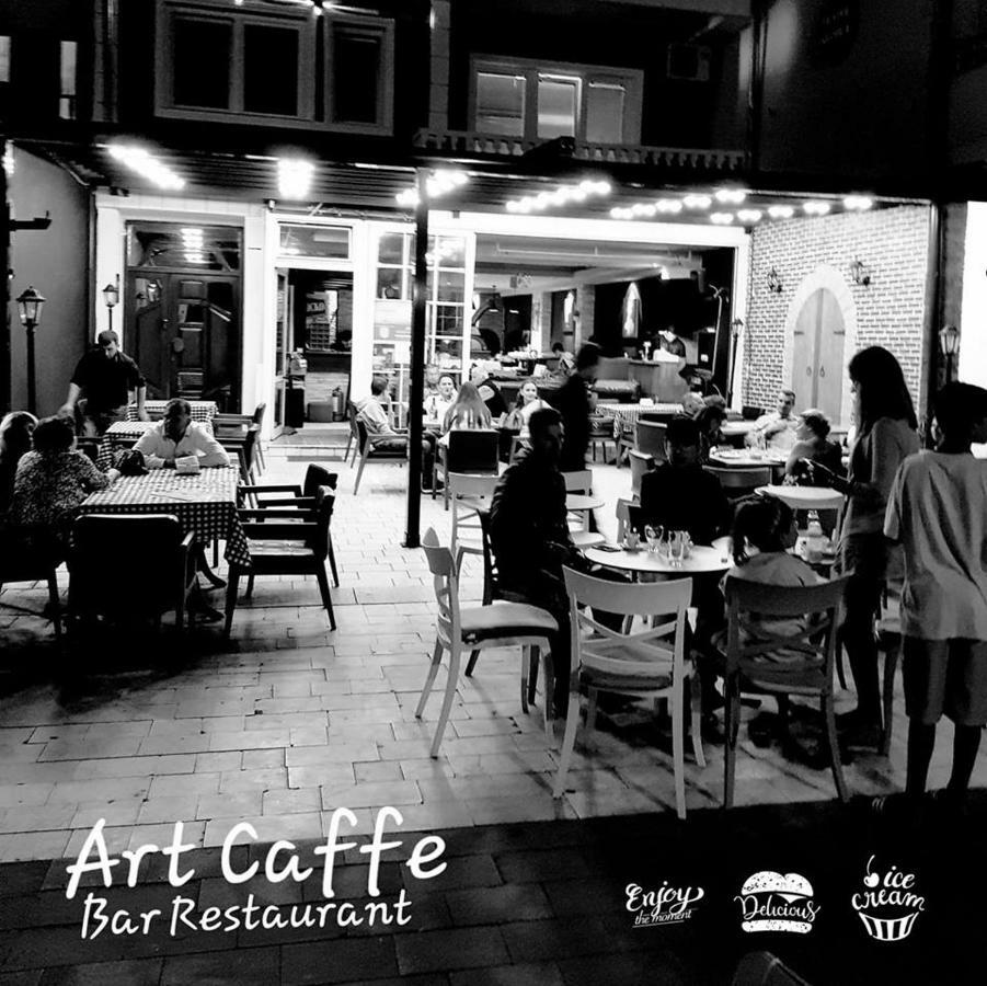 Art Theatre Caffe Hotel Struga Ngoại thất bức ảnh